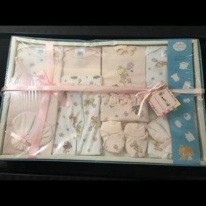 Baby clothes gift set